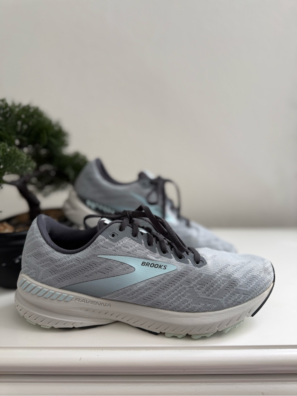 Brooks Ravenna 11  Women size 10  Light Gray and Pale Blue Running Shoes